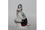 statuete, "Zīdītāja", porcelāns, PSRS, LFZ - Lomonosova porcelāna rūpnīca, modeļa autors - N.M.Mikla...