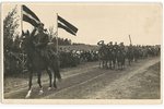 фотография, На марше с латвийскими знамёнами, 20-30е годы 20-го века, 8.5x13.5 см...