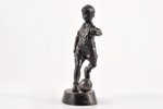 statuete, Jaunais futbolists, čuguns, 9.2 cm, svars 136.25 g., PSRS, Kasli, 1978 g....