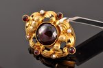 a brooch, gold, 585 standart, the item's dimensions 3.9 x 2.9 cm, garnet (the central stone), the bo...
