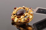 a brooch, gold, 585 standart, the item's dimensions 3.9 x 2.9 cm, garnet (the central stone), the bo...