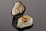 a brooch, in an original case, gold, 750 standart, 12.65 g., the item's dimensions 4.1 x 3.2 cm, tur...