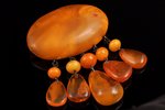 a brooch, (total) 37.30 g., the item's dimensions (biggest stone) 6.3 x 4.1 x 1.4 cm, amber...