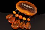 a brooch, (total) 37.30 g., the item's dimensions (biggest stone) 6.3 x 4.1 x 1.4 cm, amber...