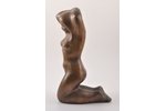 statuete, Meitene uz celīšiem, bronza, h 34 cm, svars 8400 g., Latvija, autordarbs, Evī Upeniece, 19...