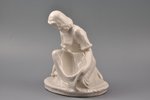 statuete, Meitene vāc sēņus, porcelāns, Rīga (Latvija), PSRS, autordarbs, modeļa autors - A.P. Birju...