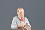 statuete, vīrietis tautas tērpos, porcelāns, Rīga (Latvija), autordarbs, M.S. Kuzņecova rūpnīca, gle...