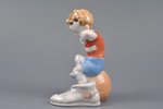 statuete, Futbolists sēdošs uz bumbas, porcelāns, Rīga (Latvija), PSRS, Rīgas porcelāna rūpnīca, 20...
