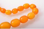 beads, amber, largest stone dimensions 2.8 x 2.3 x 2.3 cm, 70 g., the item's dimensions 59 cm, the 1...