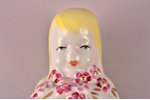statuete, Meitene ar ziediem, porcelāns, Rīga (Latvija), PSRS, Rīgas porcelāna rūpnīca, modeļa autor...