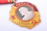 орден Ленина, № 19803, СССР, маленькие чешуйчатые сколы на верхней части знамени...