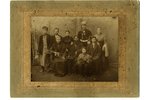 фотография, солдат в кругу семьи (на картоне), Российская империя, начало 20-го века, 14,4x9,4 см...