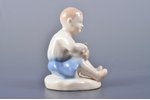 statuete, Zēns ar āmuru, porcelāns, PSRS, artelis "Keramik", 20 gs. 50tie gadi, 9.3 cm...