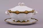 sauceboat, porcelain, M. S. Kuznetsov's fellowship in Moscow, Russia, 1889-1917, h 13.3 cm, 15 x 22...