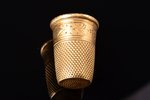 thimble, gold, 18 k standard, 5.82 g., the item's dimensions h 2.4 cm, France...