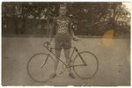 фотография, велосипедист - спортсмен с наградами, Латвия, 20-30е годы 20-го века, 9 x 14 см...