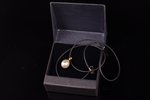 a pendant, gold, 750 standard, 1.90 g., the item's dimensions 1.1 x 0.97 x 0.97 cm, pearl, Australia...