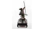 statuete, Loka šāvējs, uz koka paliktņa, bronza, h 37 cm, svars (bez paliktņa) 3800 g., Japāna, 19....