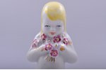statuete, Meitene ar ziediem, porcelāns, Rīga (Latvija), PSRS, Rīgas porcelāna rūpnīca, modeļa autor...