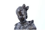 statuete, Pioniere ar portfeli (Skolniece), čuguns, h 20 cm, svars 895.30 g., PSRS, Kasli, 1964 g....