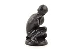 statuete, "Zēns piepūš bumbu", čuguns, h 9.4 cm, svars 624.35 g., PSRS, Kasli, 1963 g....