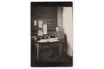 фотография, солдат за столом, Российская империя, начало 20-го века, 13,8x8,8 см...