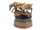 figurālā kompozīcija-pelnu trauks, "Mednieku suņi", bronza, marmors, h 12.5 cm, svars 2250 g., 20. g...