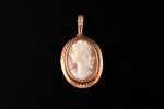 a pendant, cameo, gold, 585 standard, 3.11 g., the item's dimensions 2.4 x 1.8 cm, Finland...