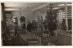 фотография, интерьер магазина с новогодними декорациями, 20-30е годы 20-го века, 8.4 x 13.2 см...
