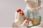 statuete, Meitenīte ar vistām, porcelāns, PSRS, Minskas porcelāna-fajansa rūpnīca, modeļa autors - N...