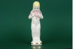 statuete, Meitene ar puķiem, porcelāns, Rīga (Latvija), PSRS, Rīgas porcelāna rūpnīca, modeļa autors...