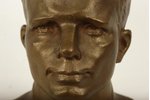 krūšutēls, Jurijs Gagarins, A.Sergejevs, bronza, 18 cm, PSRS, autordarbs, 1977 g....