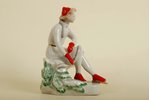 statuete, Slidskrējēja, porcelāns, Rīga (Latvija), PSRS, Rīgas porcelāna rūpnīca, 20 gs. 60tie gadi,...