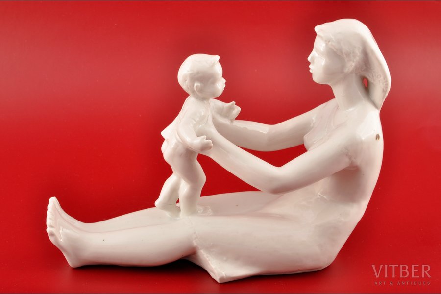 figurine, Motherhood, porcelain, USSR, sculpture's work, molder - Ija Venkova, the 50ies of 20th cent., 17 х 24 cm