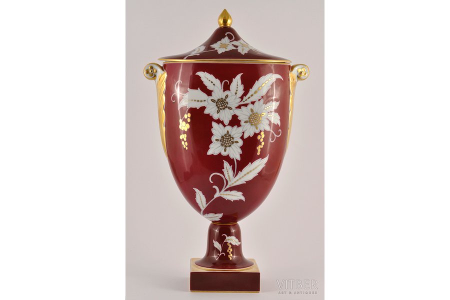 vase, Flower motif, M.S. Kuznetsov manufactory, Riga (Latvia), 1940, 46 cm, made to order, handpainted by Andreyev Pavel (museum atribution). It was sold in 1985 for 476 roubles. (see photo)