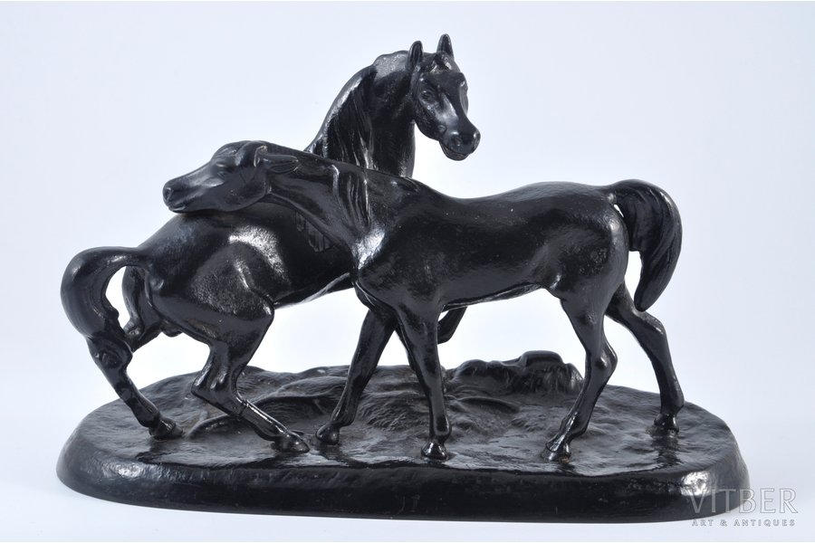 figurālā kompozīcija, Patvaļas zirgi, čuguns, 17x25 cm, svars 2190 g., PSRS, Kasli, 20 gs. 20-30tie gadi, kājas defekts