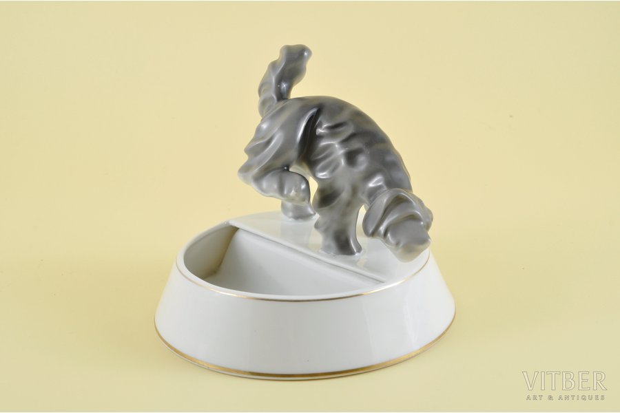 figurine, An Ash-tray "A Dog", porcelain, Riga (Latvia), M.S. Kuznetsov manufactory, the 30ties of 20th cent., 12x13.5 cm