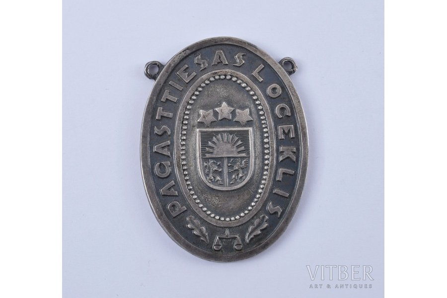 badge, A member of the District Court, silver, Latvia, 20-30ies of 20th cent., 55х42 mm, 42.75 g