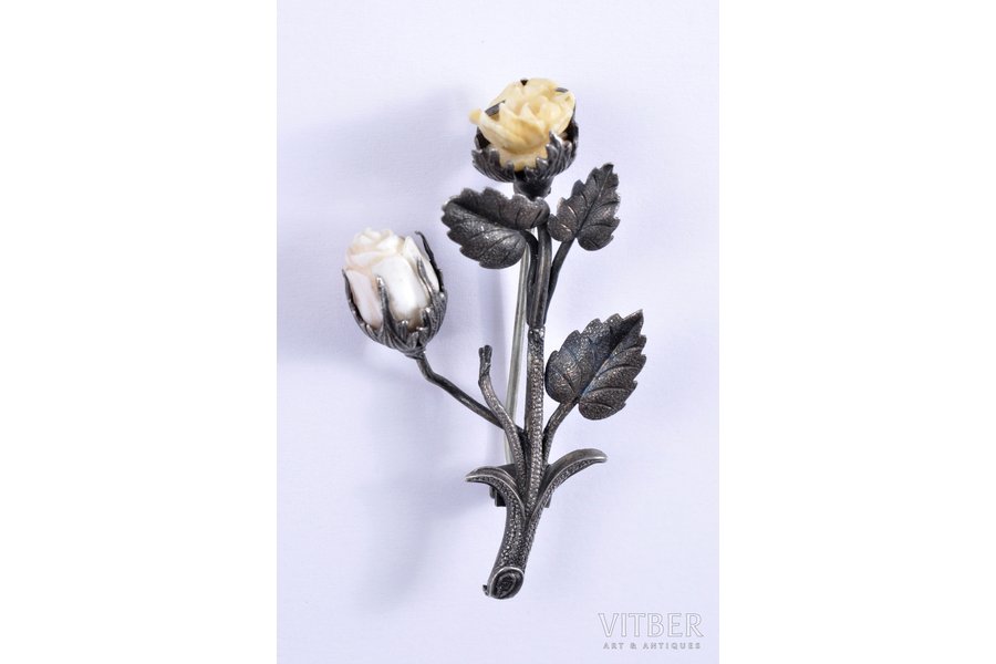a brooch, Roses, silver, 5.71 g., the item's dimensions 53х32 cm, coral