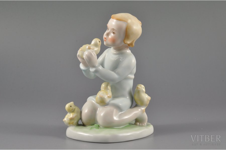 figurine, A Girl with chicken, porcelain, Riga (Latvia), sculpture's work, M.S. Kuznetsov manufactory, handpainted by Lidia Barmina, the 30ties of 20th cent., 12 cm, handpainted by Lidiya Barmina