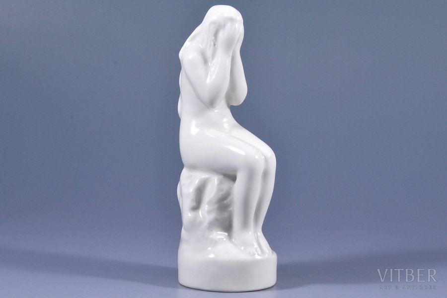 figurine, sitter, porcelain, Riga (Latvia), USSR, sculpture's work, molder - Martins Zaurs, the 50ies of 20th cent., 14 cm