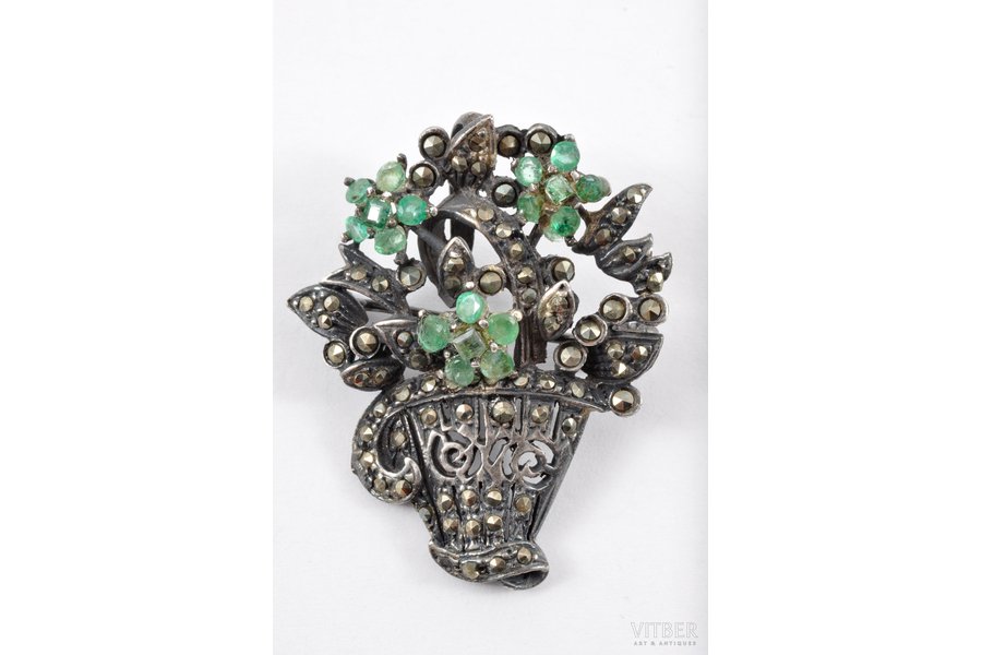 a pendant, a brooch, silver, 8.85 g., the item's dimensions 5 X 4 cm, emerald, the 40-50ies of 20 cent.