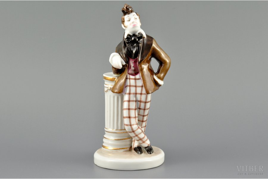 figurine, Hlestakov, porcelain, USSR, LFZ - Lomonosov porcelain factory, molder - B.Y. Vorobyev, the 50ies of 20th cent., 15.5 cm
