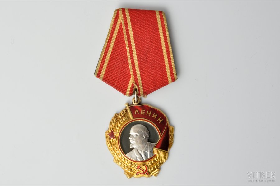 ordenis, Ļeņina ordenis Nr. 271423, zelts, platīna, PSRS, 20.gs. 60-70ie gadi, 45 x 38 mm, 33.05 g, emaljas robiņš uz zvaiznes un karoga mala (3 stundas)