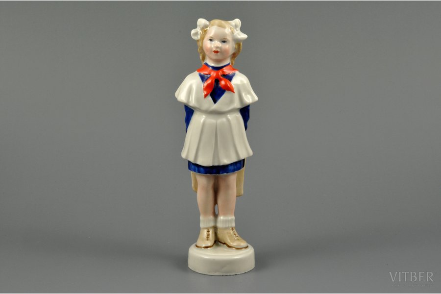 figurine, Young Pioneer Girl, porcelain, Riga (Latvia), Riga porcelain factory, molder - Zina Ulste, the 50ies of 20th cent., 16 cm