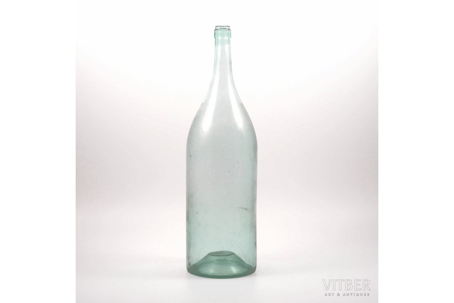 бутылка, 1⁄4 ведра, Российская империя, начало 20-го века, h = 44.5 см, Ø = 12.6 см, на фото книга с атрибуцией лота
