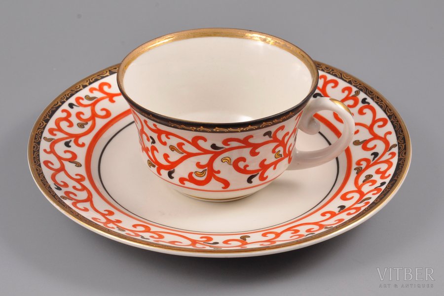 tea pair, porcelain, Rīga porcelain factory, handpainted by Olga Kateneva-Neimane, Riga (Latvia), USSR, saucer's Ø 17.9 cm, cup: Ø 9 cm, h 5.5 cm, first grade