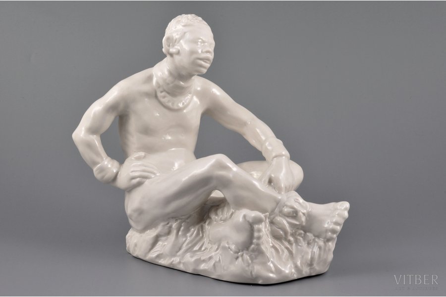 figurine, An African Man, porcelain, Riga (Latvia), USSR, sculpture's work, molder - Aldona Elfrida Pole-Abolina, the 50ies of 20th cent., 16 cm