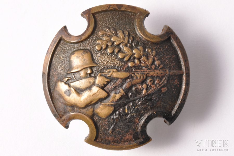 badge, Army expert-shooter (automatic rifle shooting), Latvia, 20-30ies of 20th cent., 30.9 x 31.2 mm, 6.80 g