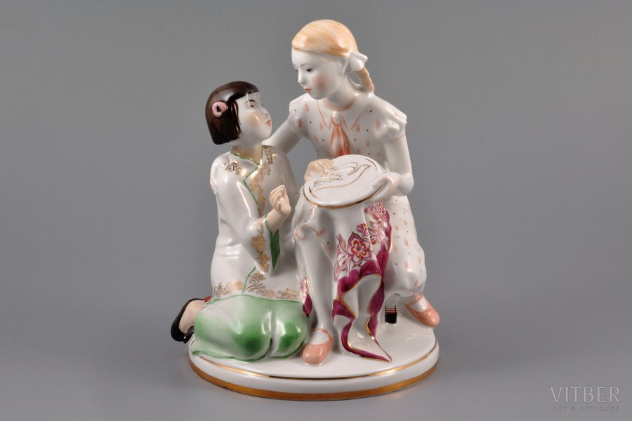figurine, Friendship, porcelain, USSR, LFZ - Lomonosov porcelain factory, molder - Galina Stolbova, the 50-60ies of 20th cent., 18 cm, top grade